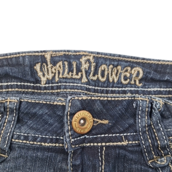 Wall Flower Juniors Denim Bermuda Shorts Size 7 - Picture 5 of 13